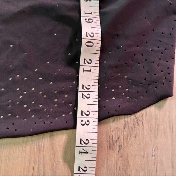 Lululemon Women’s Quick Pace Short Sleeve Black Size 4 Slit Back Running Gym - Picture 12 of 13